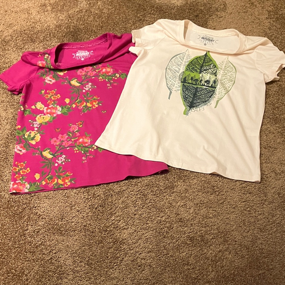 SATURDAY MARKET SAHALIE Fuchsia Floral Short Sleeve Tee. Size Large. Never Worn.